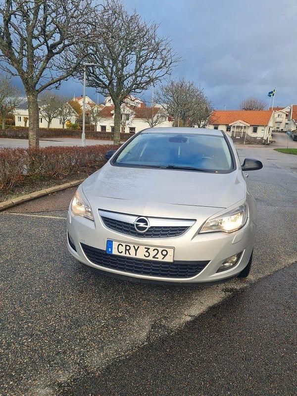 Begagnad 2010 Opel Astra Halvkombi | 29 500 kr (Marknadspris) - Bild 1/4