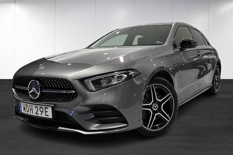 Grå Begagnad 2022 Mercedes A250 AMG Halvkombi | 289 900 kr (Marknadspris) - Bild 1/4