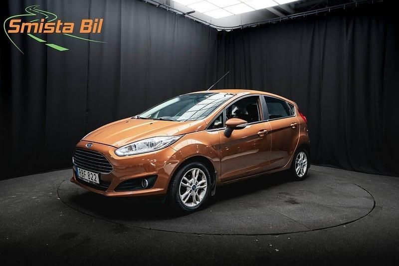 Brun Begagnad 2015 Ford Fiesta Titanium Halvkombi | 68 900 kr (Marknadspris) - Bild 1/3