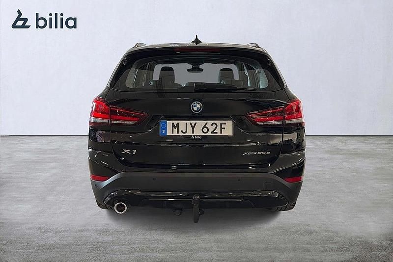 Begagnad BMW X1 Sport Line 125 HK (91 kW) 2022 Svart SUV
