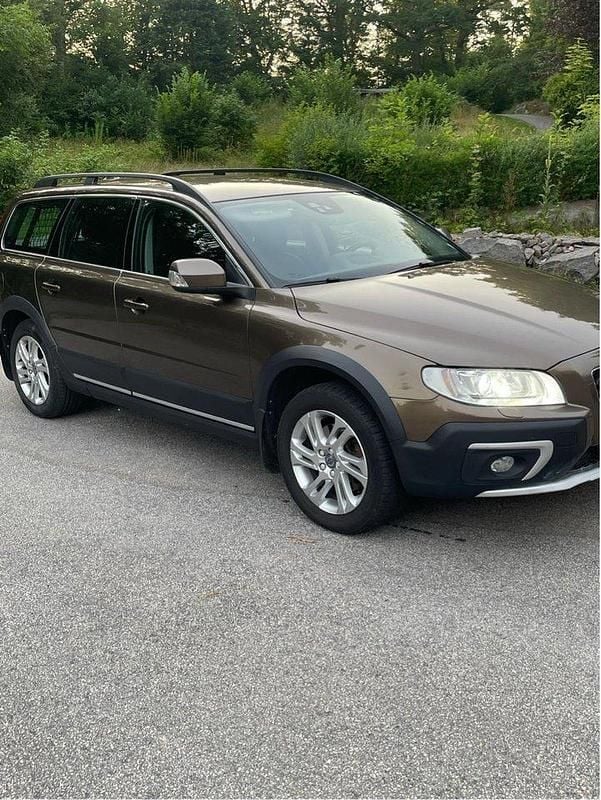 Brun Begagnad 2016 Volvo XC70 Momentum SUV | 145 000 kr (Marknadspris) - Bild 1/4