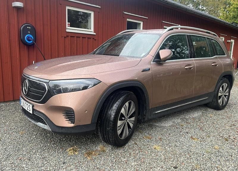 Brun Begagnad 2023 Mercedes EQB300 Progressive SUV | 399 000 kr (Superpris) - Bild 1/4