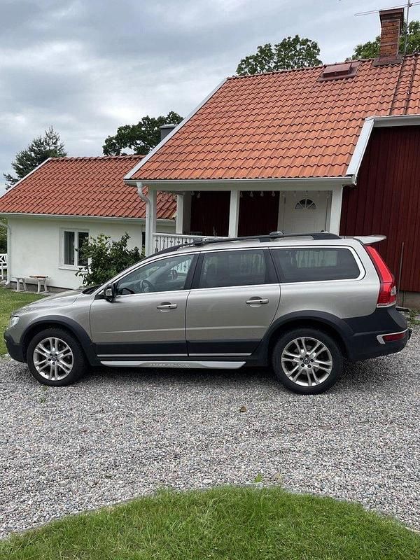 Brun Begagnad 2016 Volvo XC70 Inscription SUV | 179 000 kr (Bra pris) - Bild 1/4
