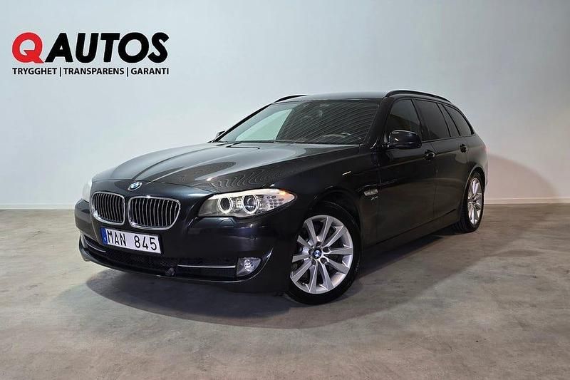 Grå Begagnad 2012 BMW 525 Kombi | 139 900 kr (Marknadspris) - Bild 1/3