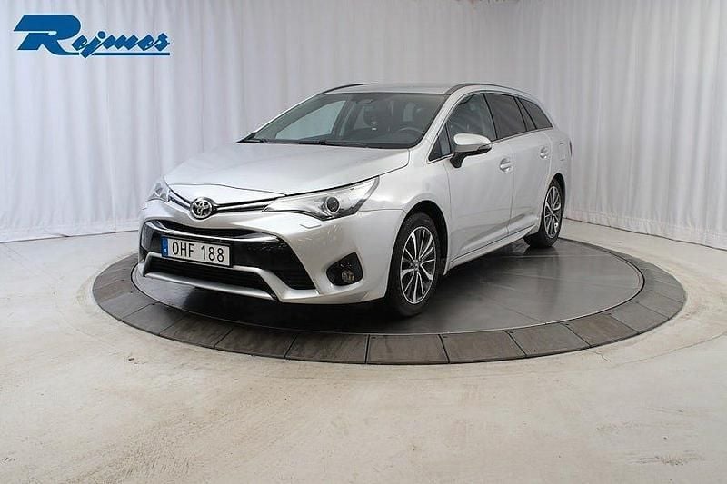 Silver Begagnad 2016 Toyota Avensis Kombi | 159 800 kr (Bra pris) - Bild 1/1