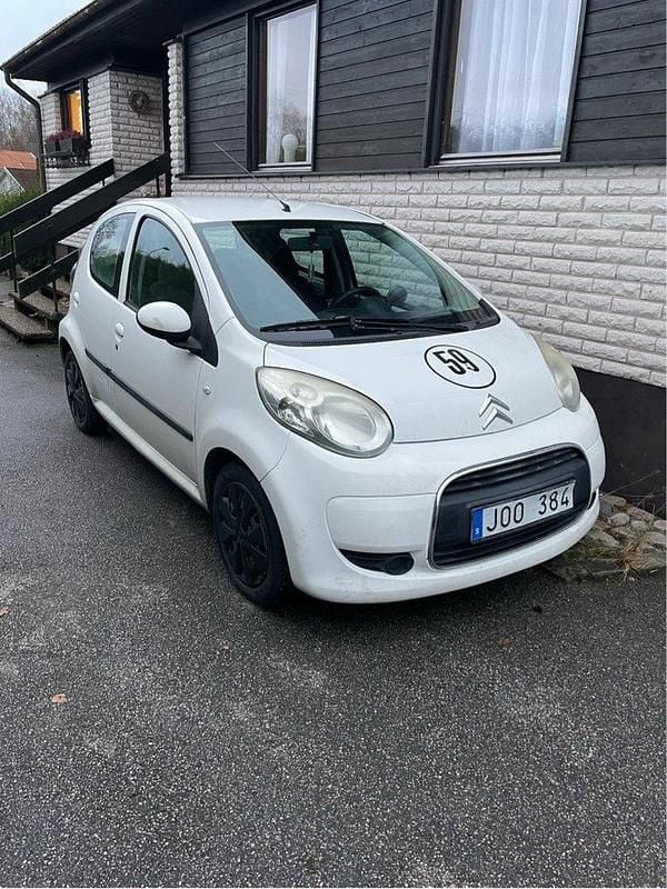 Vit Begagnad 2009 Citroën C1 Halvkombi | 10 000 kr (Marknadspris) - Bild 1/3