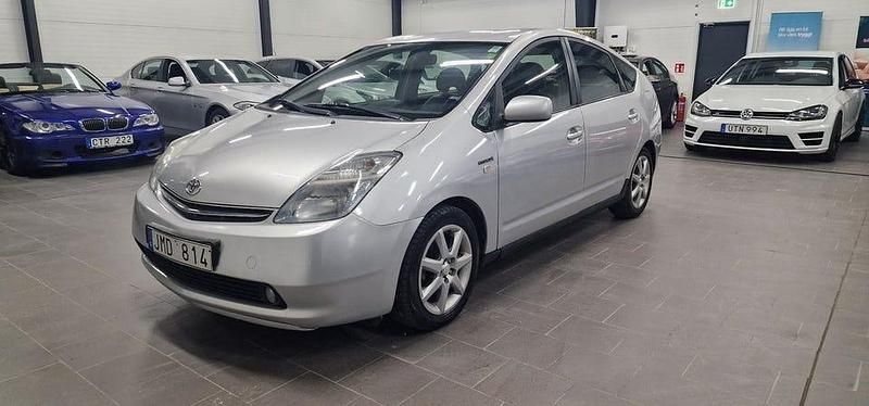 Silver Begagnad 2008 Toyota Prius Halvkombi | 69 900 kr (Marknadspris) - Bild 1/4