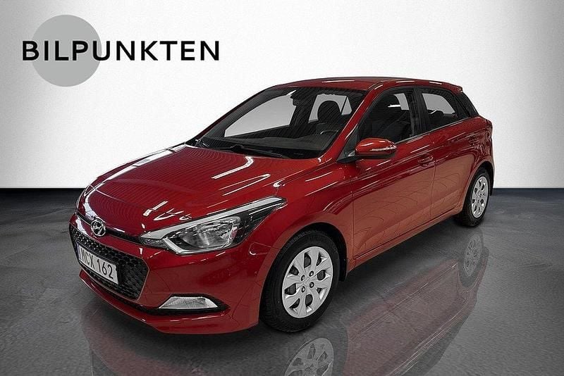 Röd Begagnad 2015 Hyundai i20 Comfort Halvkombi | 109 900 kr (Marknadspris) - Bild 1/4