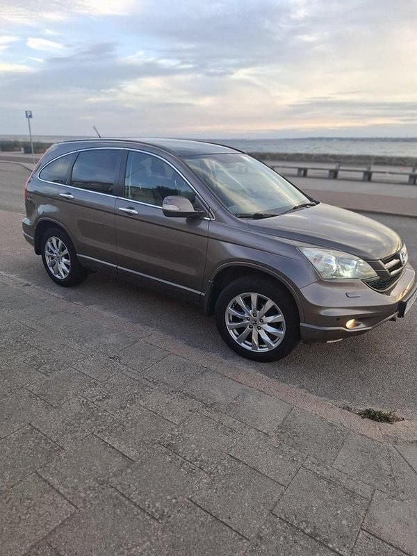 Grå Begagnad 2010 Honda CR-V Executive SUV | 97 000 kr (Marknadspris) - Bild 1/4