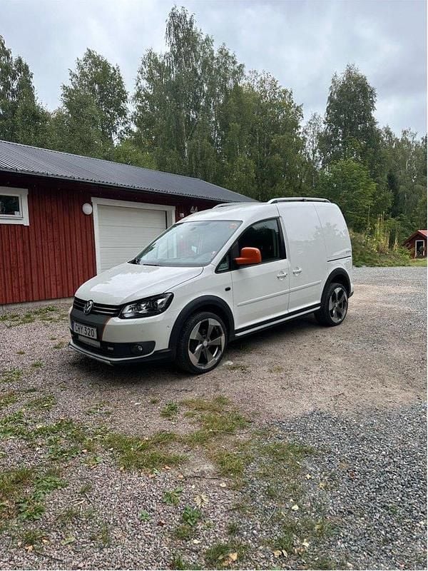 Vit Begagnad 2014 VW Caddy Minibuss | 80 000 kr (Marknadspris) - Bild 1/4