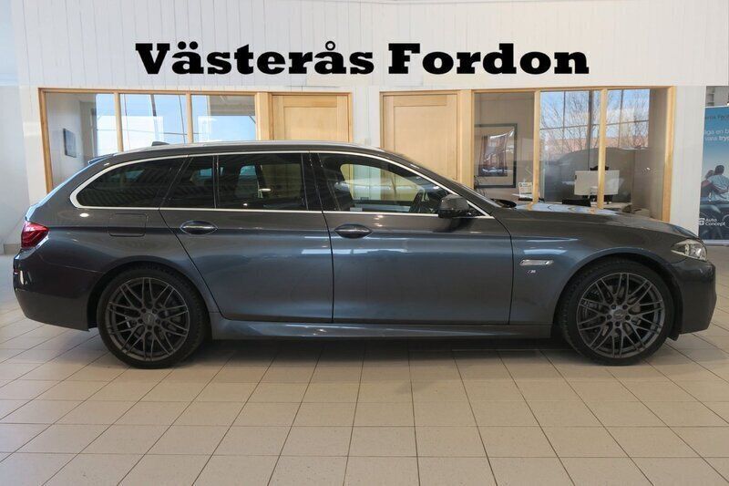 Grå Begagnad 2016 BMW 530 M Sport Kombi | 289 900 kr (Dyr) - Bild 1/4