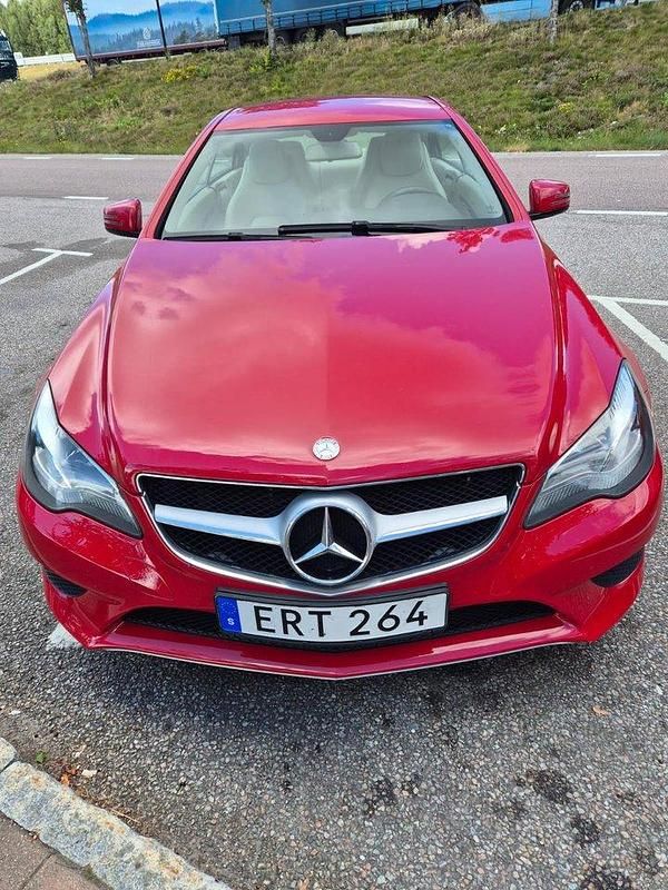 Röd Begagnad 2016 Mercedes E250 Sportkupé | 215 000 kr - Bild 1/4
