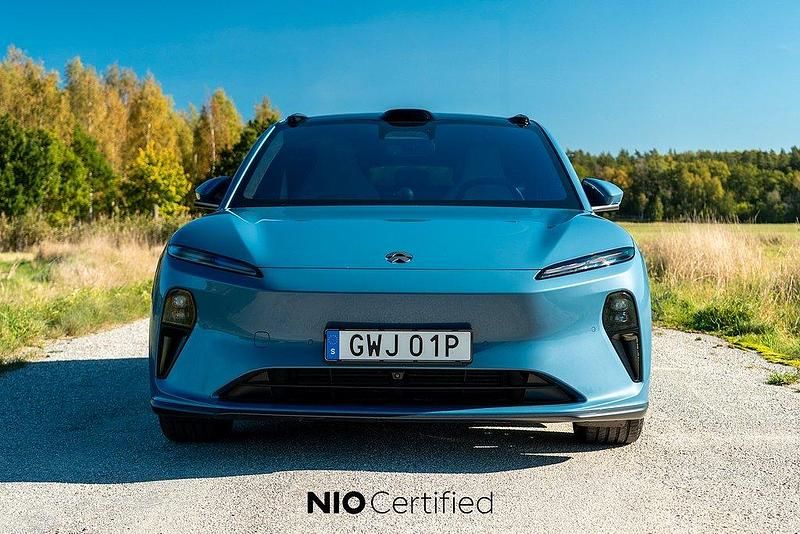 Begagnad Nio ET5 355 kW (483 HK) 2023 Mörkblå (blå) Sedan