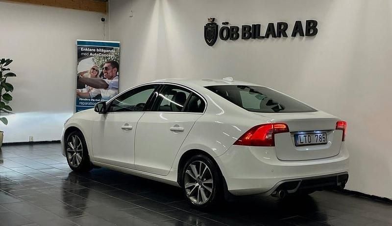 Begagnad Volvo S60 R-Design 116 HK (85 kW) 2012 Vit Sedan