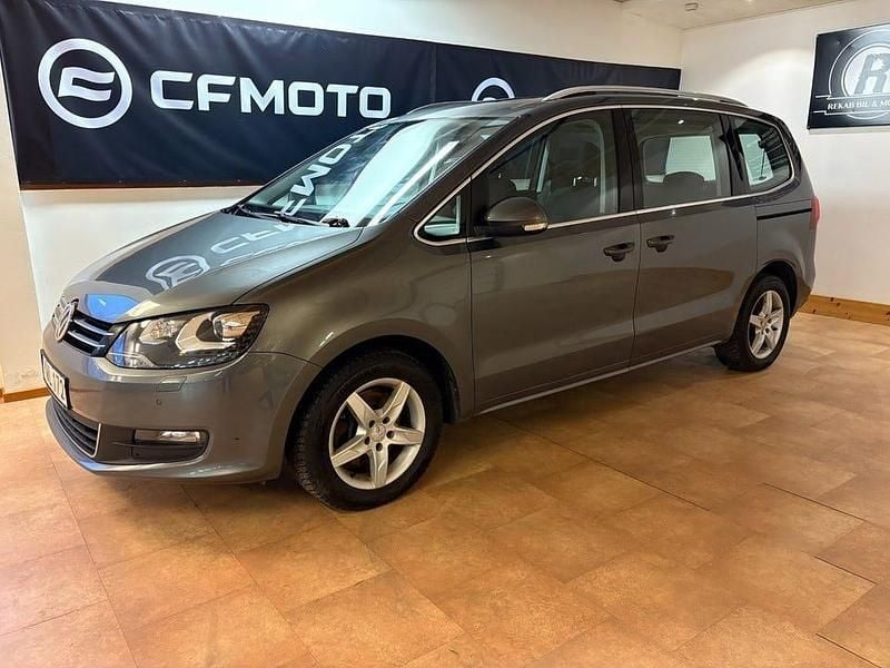 Begagnad VW Sharan 150 HK (110 kW) 2018 Grå Minibuss