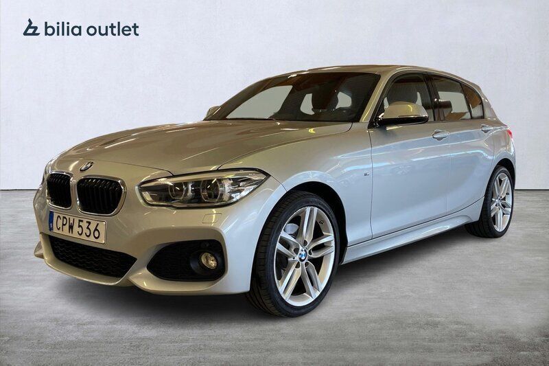 Silver Begagnad 2015 BMW 118 M Sport Halvkombi | 164 900 kr (Marknadspris) - Bild 1/3