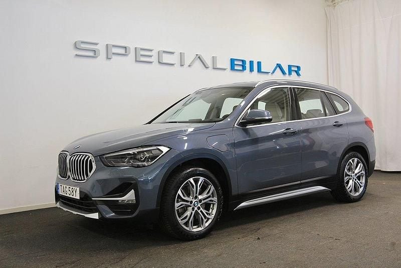 Mörkgrå Begagnad 2020 BMW X1 xLine SUV | 319 000 kr (Marknadspris) - Bild 1/4