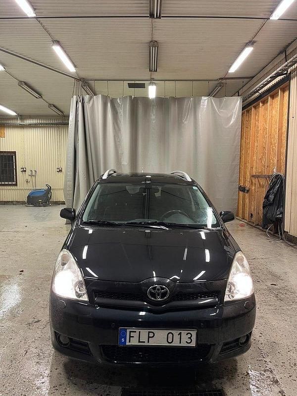 Svart Begagnad 2007 Toyota Corolla Verso Minibuss | 47 500 kr (Marknadspris) - Bild 1/4