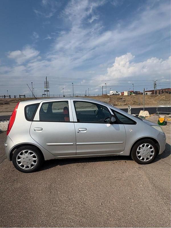 Silver Begagnad 2006 Mitsubishi Colt Halvkombi | 14 999 kr (Marknadspris) - Bild 1/4