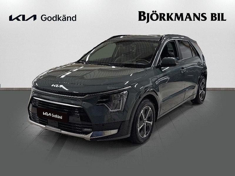 Grön (/cge/ city scape green) Begagnad 2023 Kia Niro Advance SUV | 355 000 kr (Dyr) - Bild 1/4