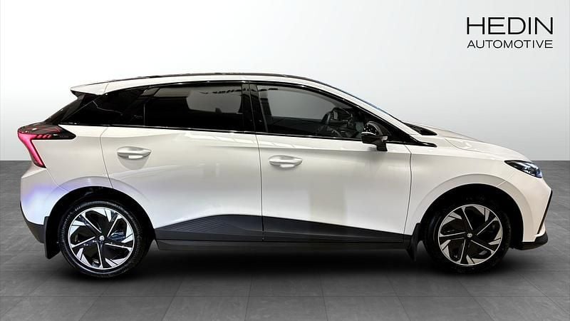 Begagnad MG MG4 EV Luxury 150 kW (204 HK) 2022 Vit Halvkombi