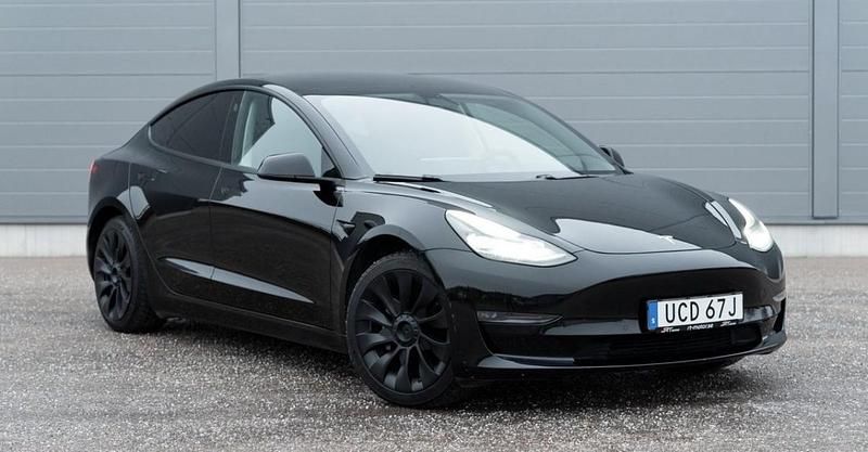 Svart Begagnad 2021 Tesla Model 3 Long Range AWD Sedan | 335 000 kr (Dyr) - Bild 1/4