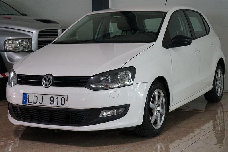 Vit Begagnad 2010 VW Polo Halvkombi | 49 500 kr (Marknadspris) - Bild 1/4