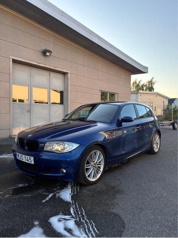 Blå Begagnad 2007 BMW 120 Advantage Halvkombi | 46 999 kr (Marknadspris) - Bild 1/4