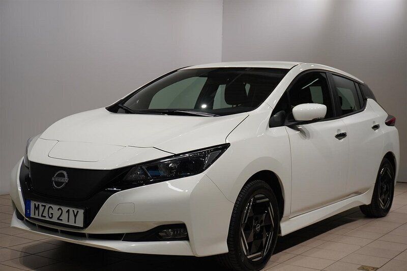 Vit Begagnad 2023 Nissan Leaf N-Connecta Halvkombi | 198 800 kr (Bra pris) - Bild 1/4