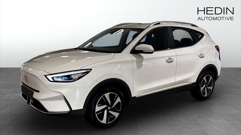 Vit Begagnad 2023 MG ZS Comfort Sedan | 309 900 kr (Marknadspris) - Bild 1/4