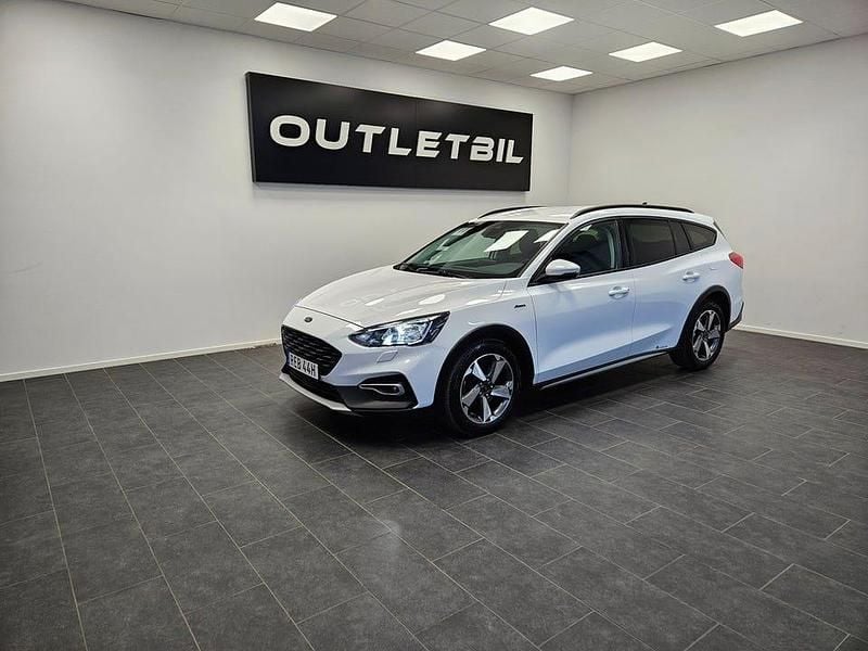 Vit Begagnad 2020 Ford Focus Active Kombi | 184 900 kr (Marknadspris) - Bild 1/4