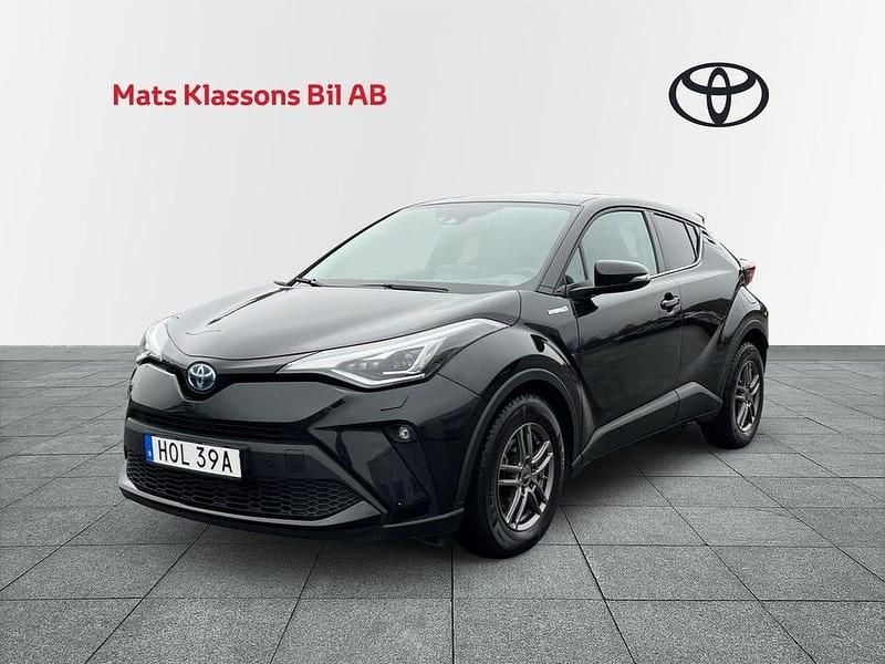 Svart Begagnad 2021 Toyota C-HR Executive SUV | 279 000 kr (Marknadspris) - Bild 1/4