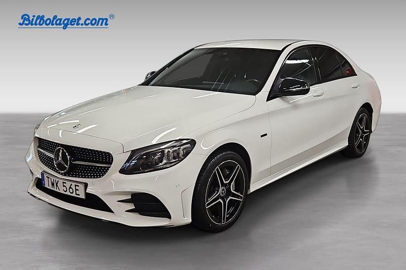 Vit Begagnad 2021 Mercedes C300e AMG Sedan | 409 000 kr (Bra pris) - Bild 1/4