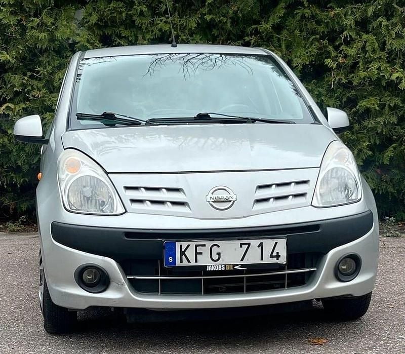 Silver Begagnad 2009 Nissan Pixo Halvkombi | 39 900 kr - Bild 1/4