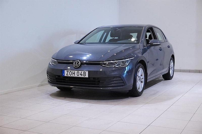 Grå Begagnad 2020 VW Golf VIII Halvkombi | 219 900 kr (Marknadspris) - Bild 1/4