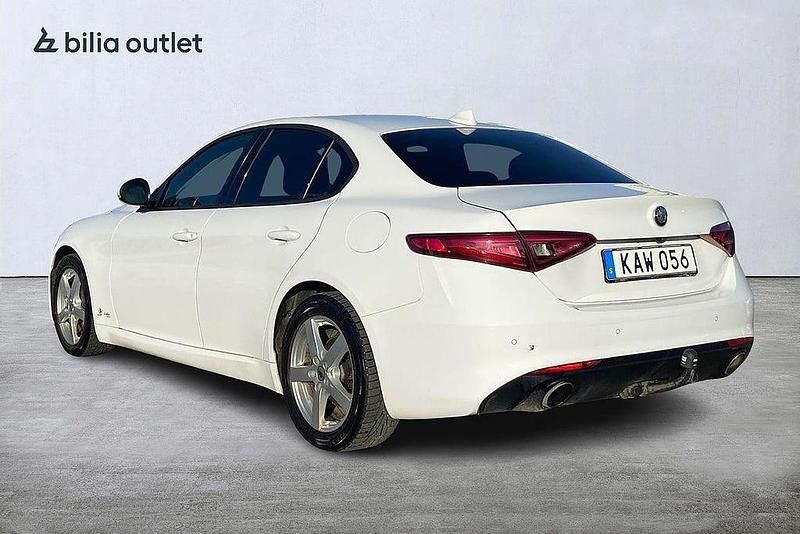 Begagnad Alfa Romeo Giulia Super 200 HK (147 kW) 2018 Vit Sedan