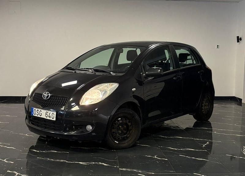 Svart Begagnad 2007 Toyota Yaris Halvkombi | 29 900 kr (Marknadspris) - Bild 1/4