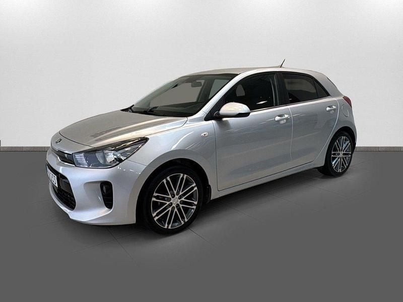 Grå Begagnad 2017 Kia Rio Launch Edition Sedan | 124 900 kr (Marknadspris) - Bild 1/4