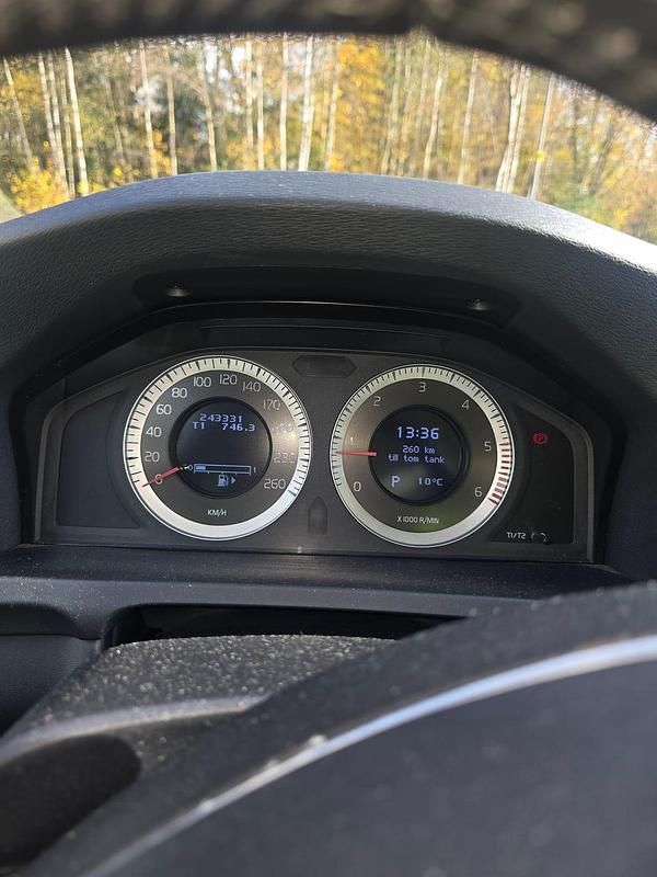 Begagnad 2011 Volvo S60 Sedan | 85 000 kr (Marknadspris) - Bild 1/2