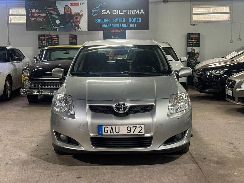 Silver Begagnad 2007 Toyota Auris Halvkombi | 39 900 kr (Marknadspris) - Bild 1/4