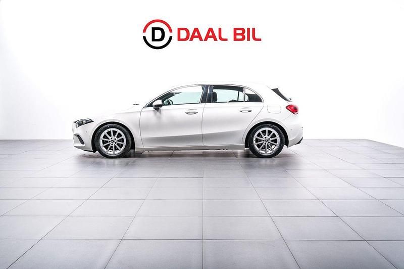 Vit Begagnad 2018 Mercedes A180 Progressive Halvkombi | 199 700 kr (Marknadspris) - Bild 1/4
