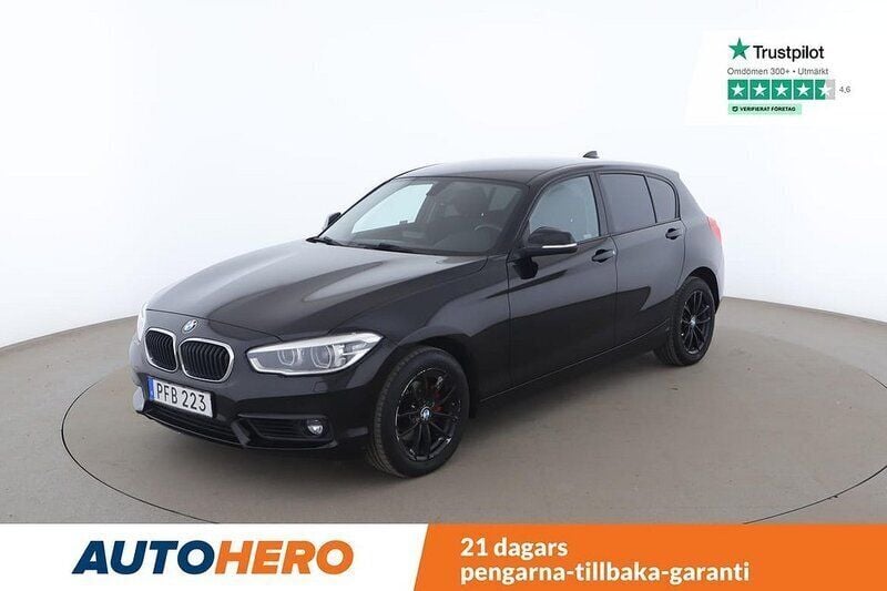 Svart Begagnad 2017 BMW 120 Advantage Halvkombi | 165 000 kr (Marknadspris) - Bild 1/4