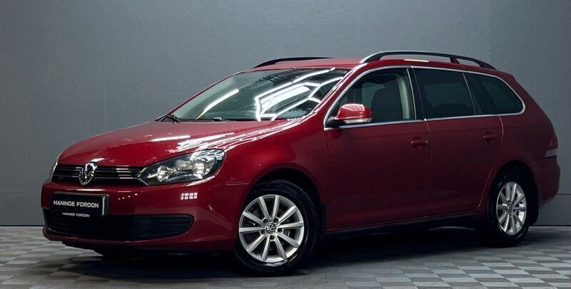 Mörkröd (röd) Begagnad 2010 VW Golf VI Kombi | 49 900 kr (Marknadspris) - Bild 1/4