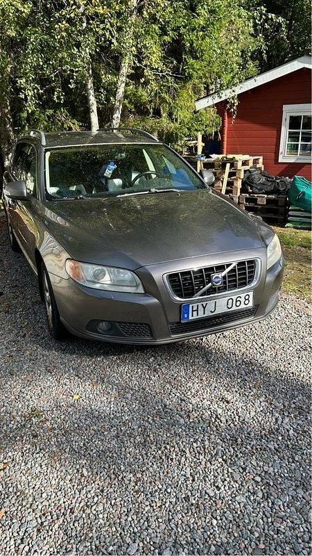 Grå Begagnad 2008 Volvo V70 Summum Kombi | 30 000 kr (Bra pris) - Bild 1/4
