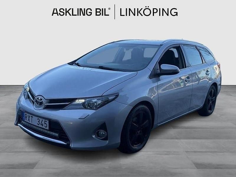 Begagnad Toyota Auris Active 132 HK (97 kW) 2013 Silver Kombi