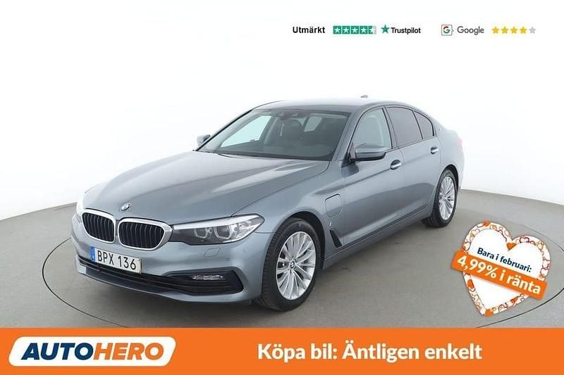 Blå Begagnad 2018 BMW 530 iPerformance Sedan | 207 000 kr (Superpris) - Bild 1/4
