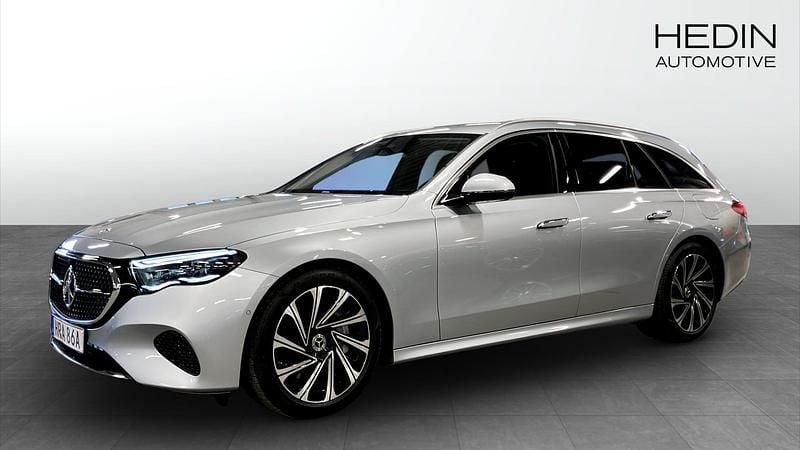 Silver Begagnad 2025 Mercedes E300 Avantgarde Kombi | 599 800 kr (Bra pris) - Bild 1/4