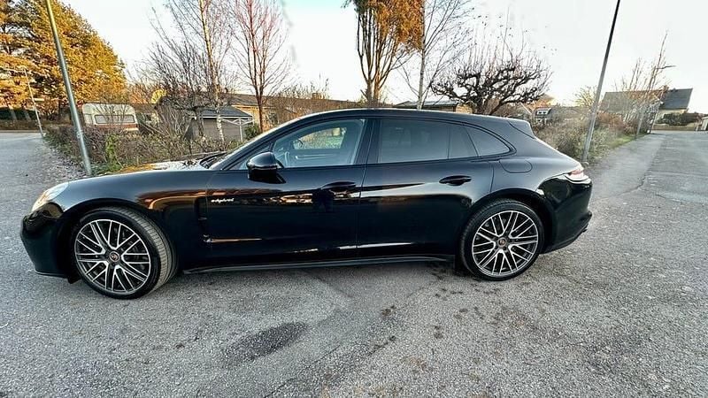 Begagnad 2022 Porsche Panamera 4 Platinum Edition Sedan | 755 000 kr (Bra pris) - Bild 1/4