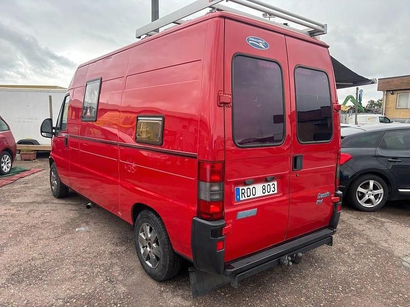 Begagnad Fiat Ducato 122 HK (89 kW) 2000 Röd Van