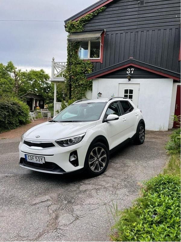 Vit Begagnad 2020 Kia Stonic Advance SUV | 169 000 kr (Bra pris) - Bild 1/3